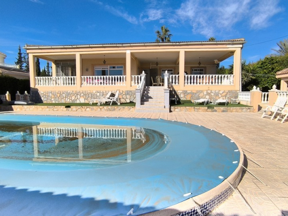 Large Detached Villa In Ciudad Quesada