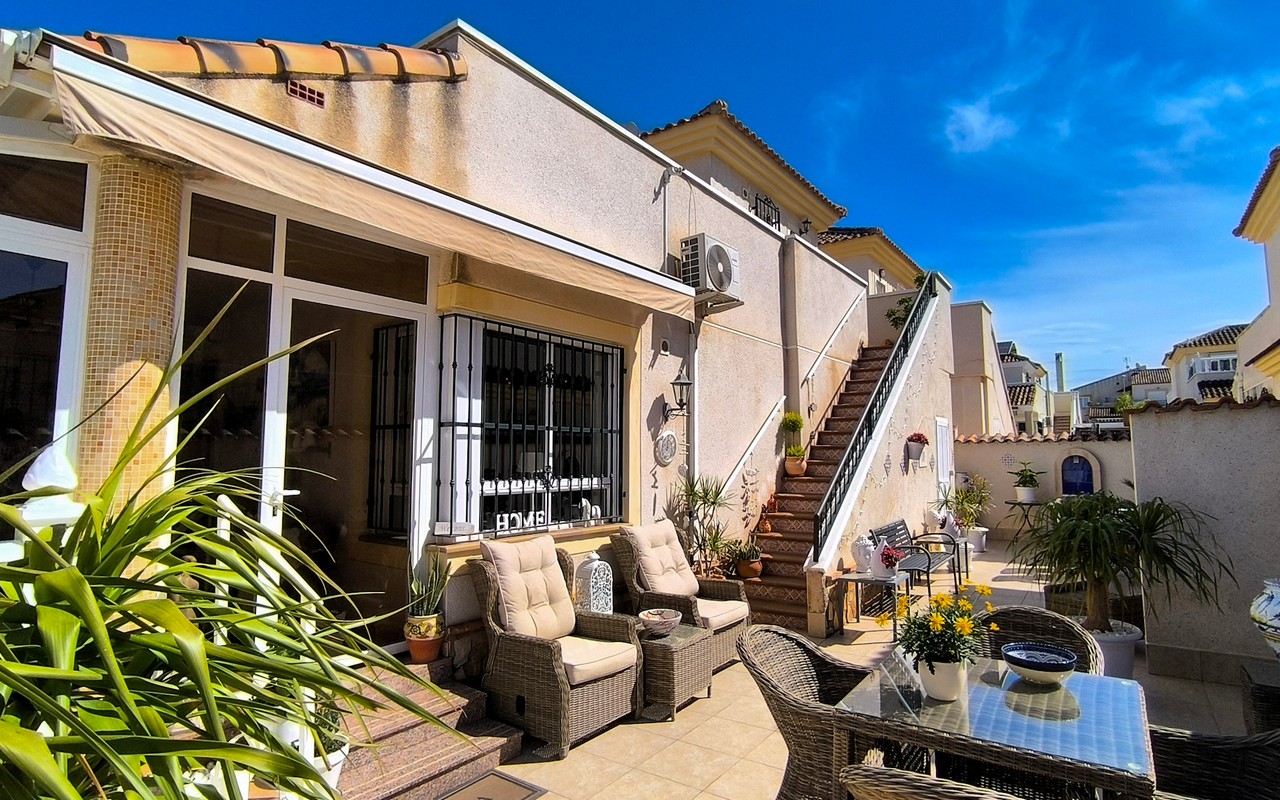 Detached Villa In Lo Crispin