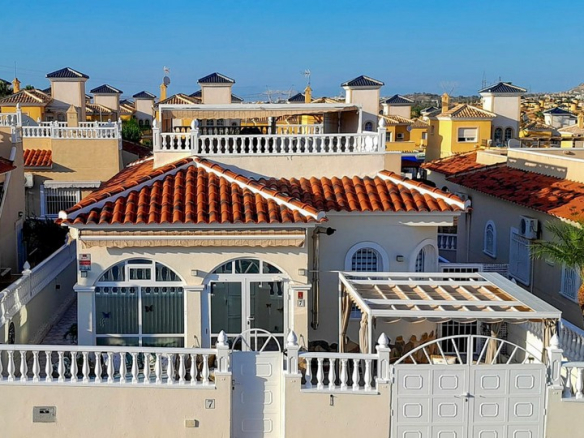 Detached Villa In Lo Crispin