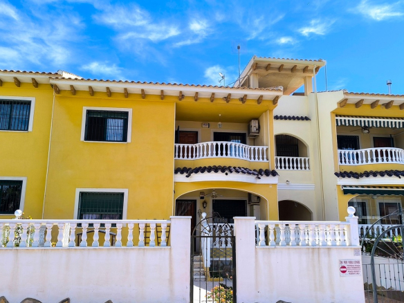 Top Floor Apartment In Doña Pepa