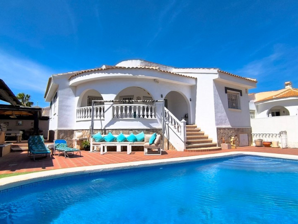 Spacious 3 Bedroom Detached Villa with Private Pool for Sale in Ciudad Quesada