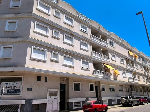 Apartment For Sale in Formentera del Segura