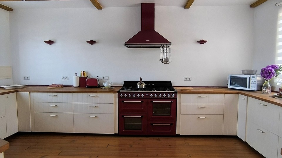 Modern kitchen with dining area
