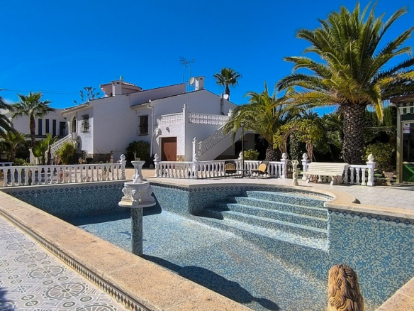 Large Detached Villa with Huge Plot and Private Pool in Ciudad Quesada
